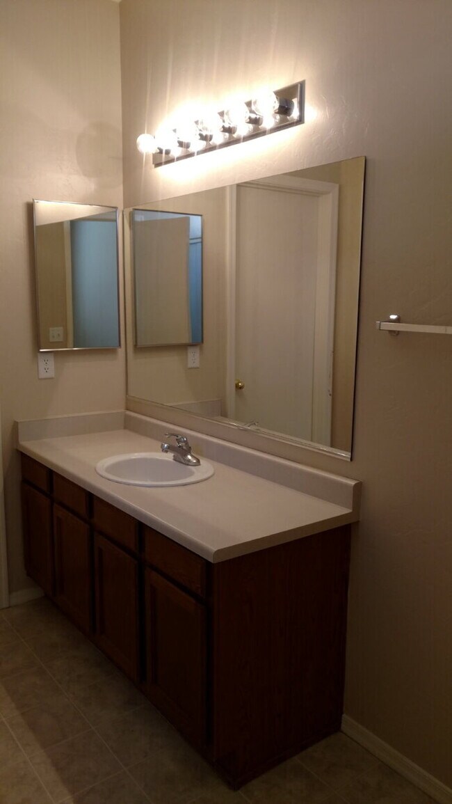 Building Photo - Located in beautiful Rancho Sahuarita!!!!!!!!!!!!