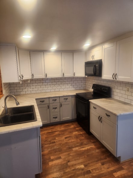 Building Photo - 948 W Main St