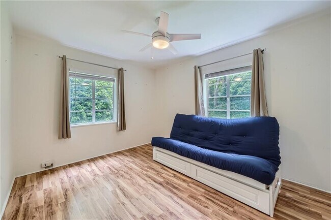 Building Photo - 1381 Normandy Dr NE