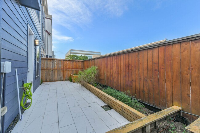 Building Photo - 12542 Malachite Wy