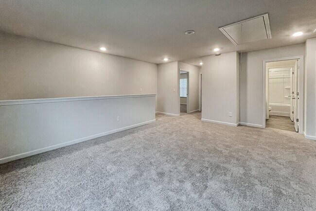 Building Photo - 327 Hamilton Pointe Dr