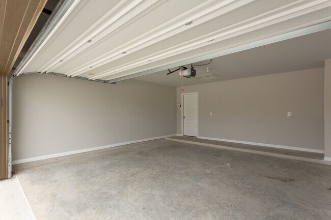 Building Photo - 6915 Lebec Dr