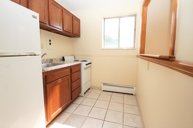Brittany Kitchen - Brittany Apartments