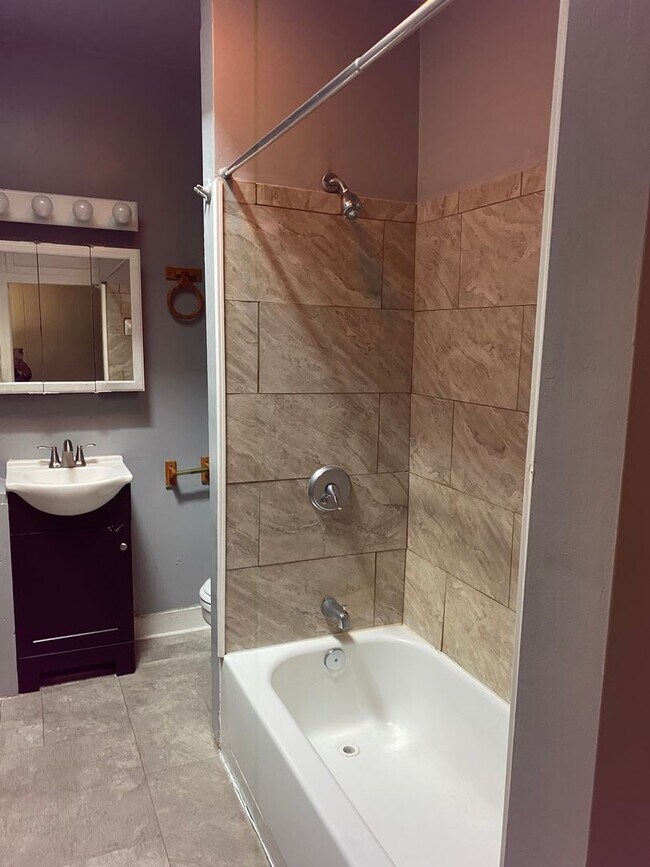 Building Photo - Spacious Home Available for Rent! Finished Basement! W/D! Front Porch! Available Now!