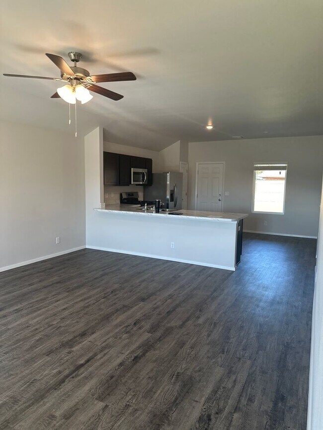 Building Photo - *NOW PRELEASING* Three Bedroom | Two Bath Home in Broken Arrow