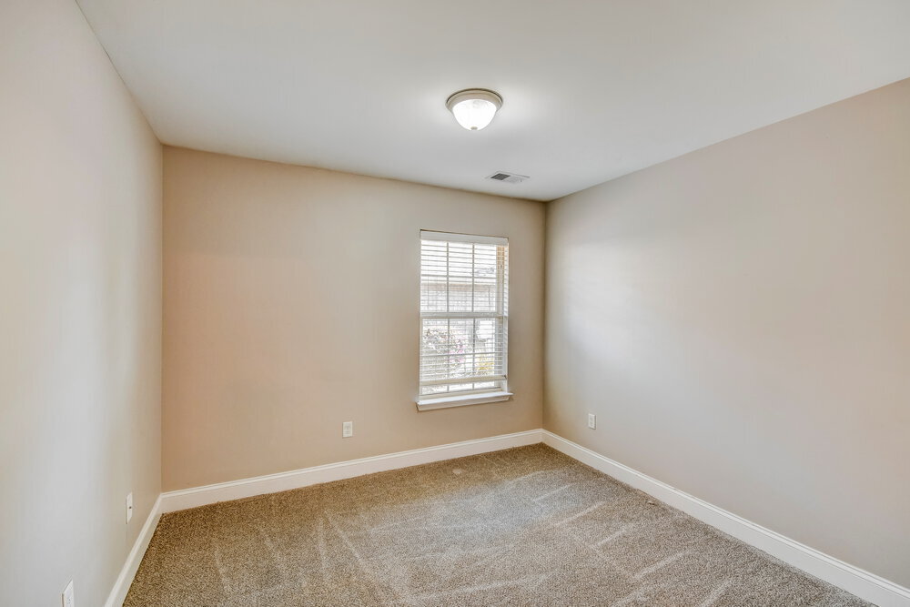 Building Photo - 2067 Edgewood Dr