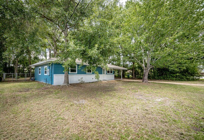 Building Photo - Charming Home in the Heart of Ocean Springs!