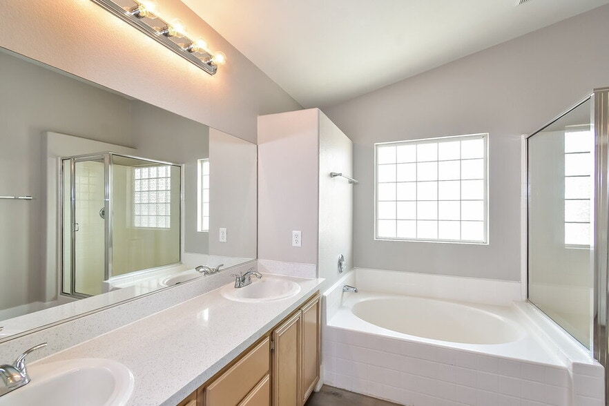 Building Photo - 5277 Vine Hill Ct