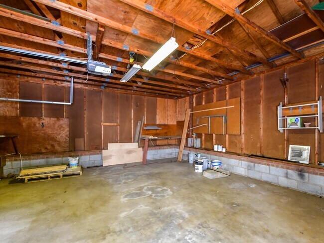 Building Photo - 11505 Harrowfield Rd