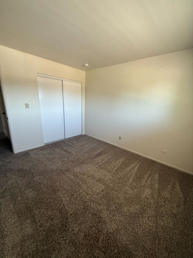 Building Photo - 1026 Springoak Way