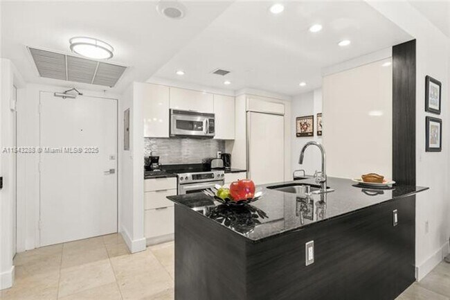 Building Photo - 10275 Collins Ave