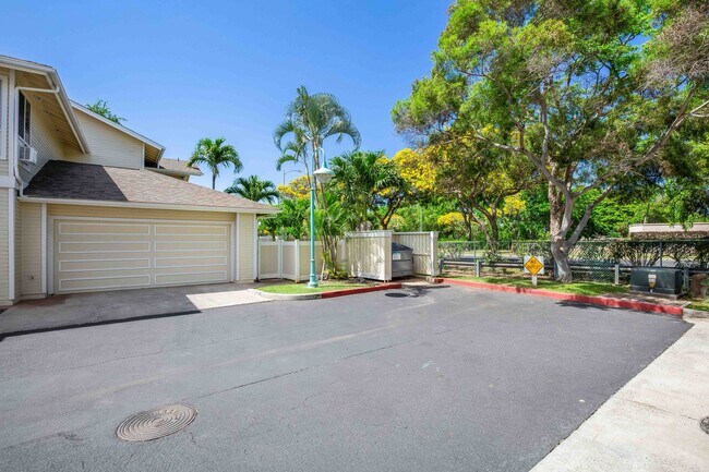 Building Photo - Pets Welcome!  2 bedroom, 2 bathroom single story townhouse