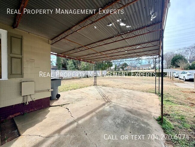 Building Photo - 2100 Camp Greene St