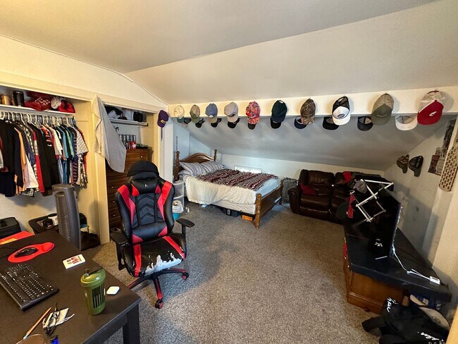 Building Photo - 269 Emming St