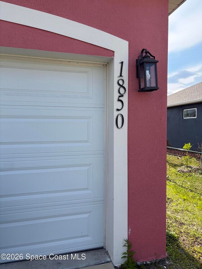 Building Photo - 1850 Jupiter Blvd SW