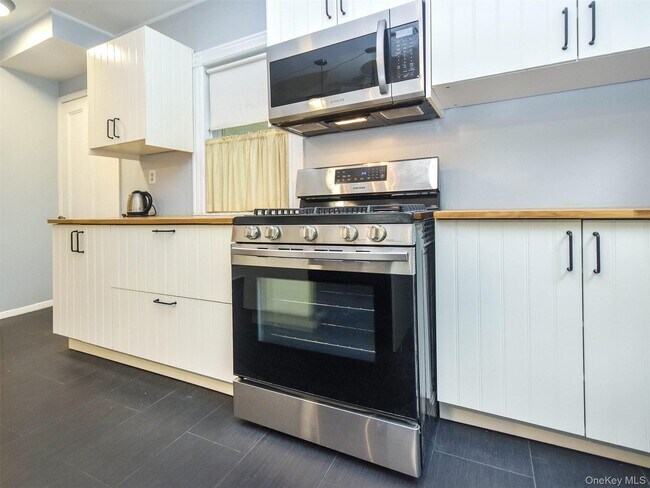 Building Photo - 27 Summit Ave