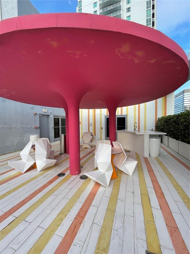 Building Photo - 31 SE 6th St