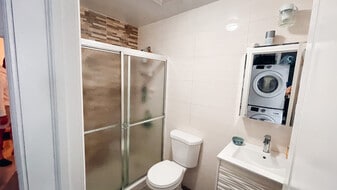 Building Photo - 740 Putnam Ave