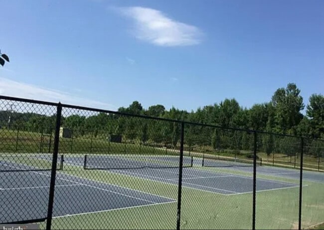 Building Photo - 2637 Glenriver Way