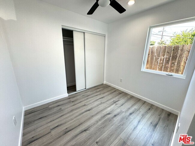 Building Photo - 841 W 64th St