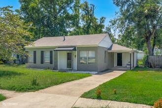 Building Photo - Cozy remodeled home