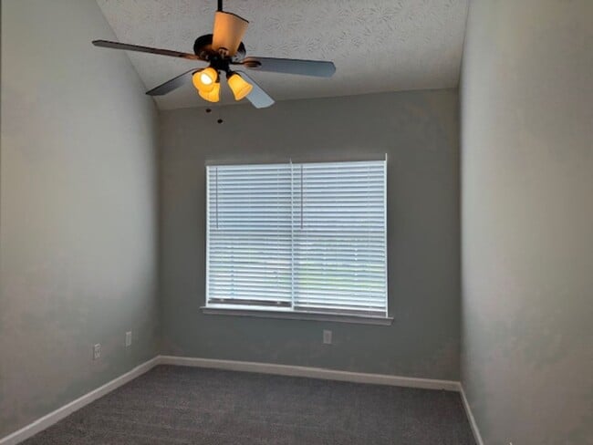 Building Photo - BEAUTIFUL 4BR / 2.5BATH IN HAMPTON!