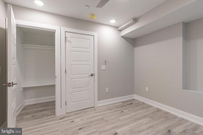 Building Photo - 141 W Huntingdon St