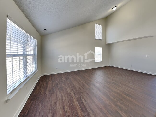 Building Photo - 710 Woodington Ln