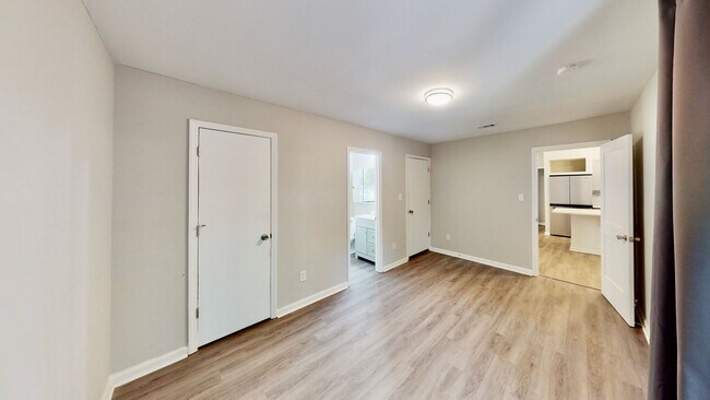 Building Photo - 5012 Glenview Ct