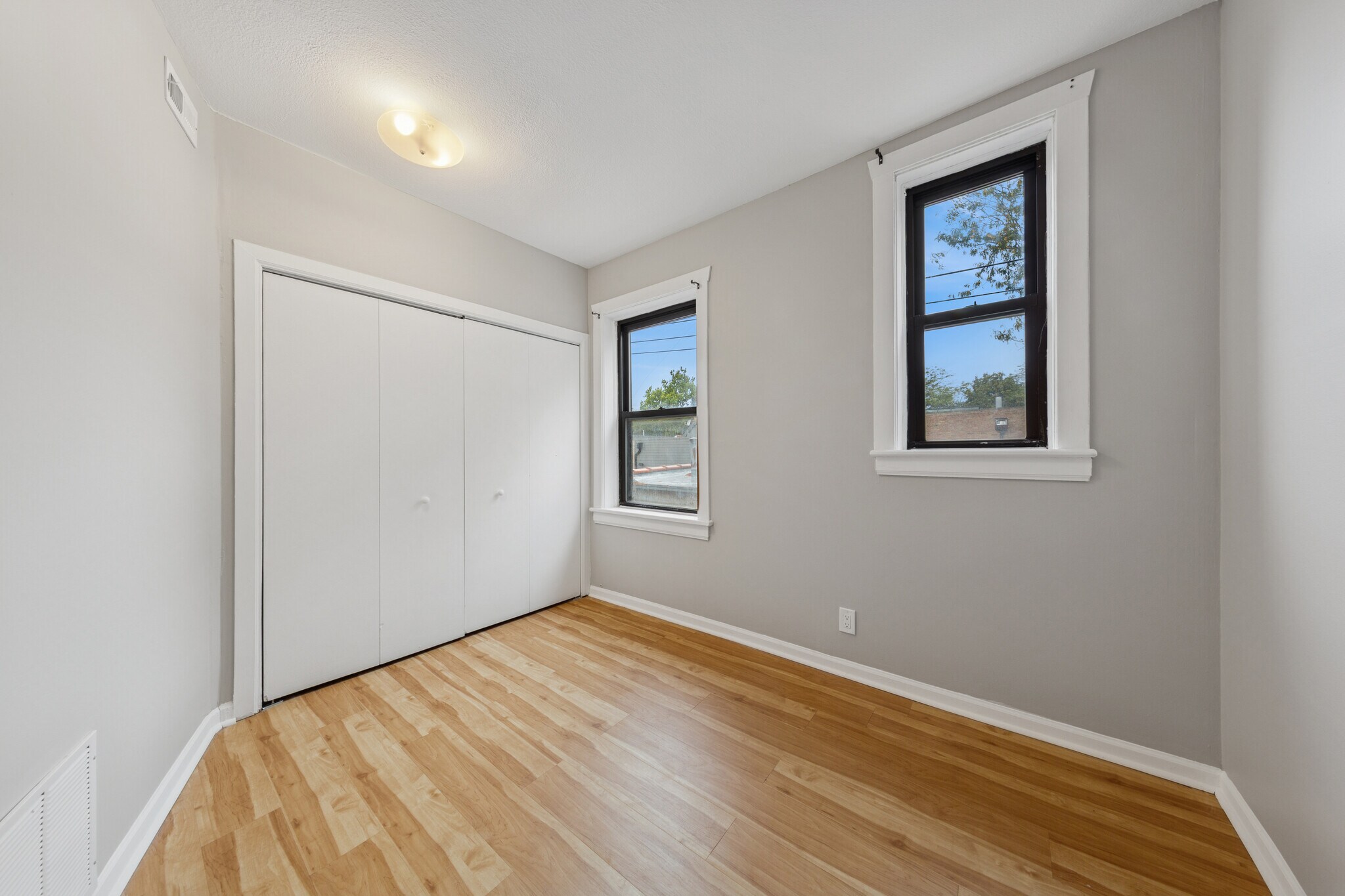 Building Photo - 1128 W Diversey Pkwy