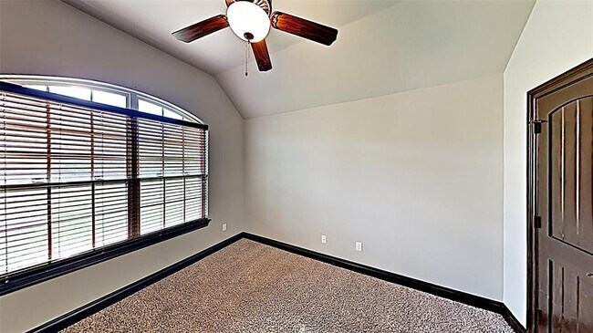 Building Photo - 2324 Sutton Pl