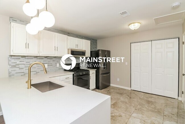 Building Photo - 3 Bedroom Pet-Friendly Home in Marietta, GA with Main Street Renewal