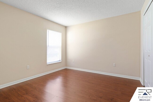 Building Photo - FULLY FENCED 3/2/2 IN THE HEART OF PALM COAST