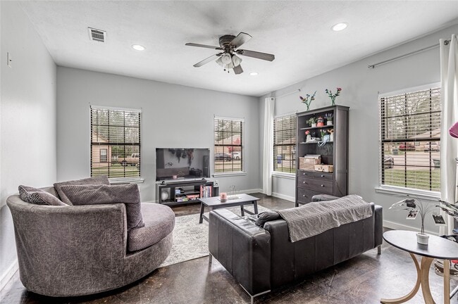 Building Photo - 3122 Molly Dr