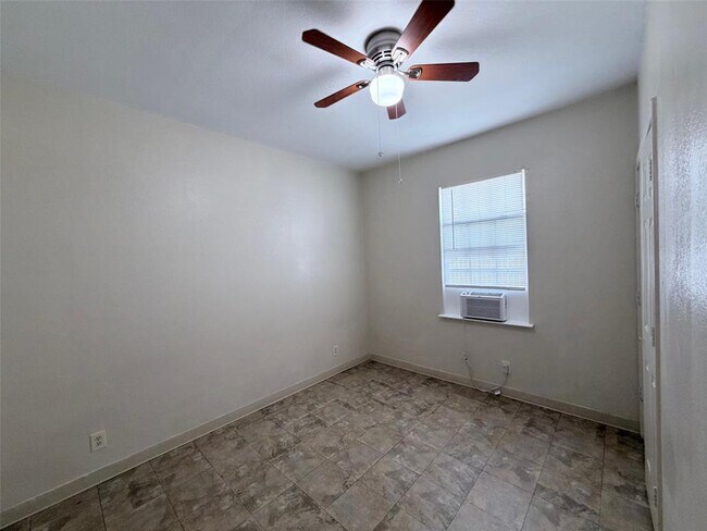 Building Photo - 251 Zimmerman Ave