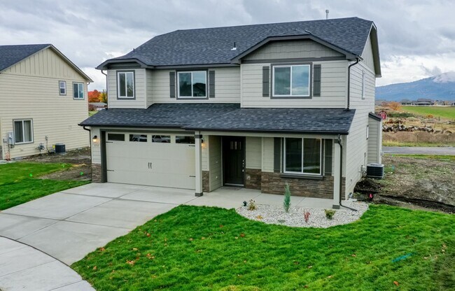 Building Photo - 4 Bedroom, 2.5 Bath New home