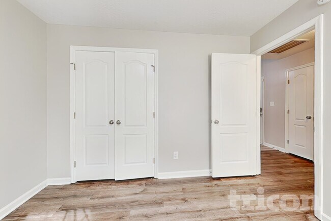 Building Photo - 2124 Sylvan Lake Dr
