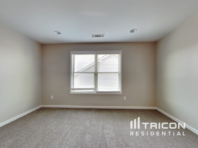 Building Photo - 2154 Massey Ln