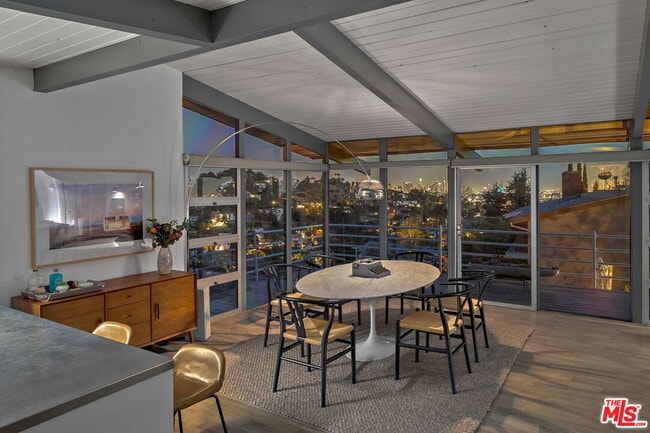 Building Photo - 2690 Hollyridge Dr