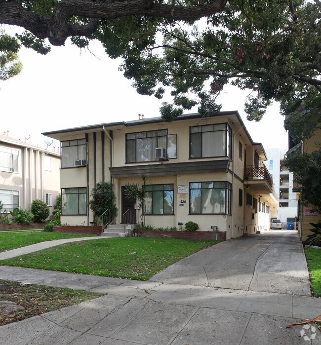 Primary Photo - Gramercy Apartments