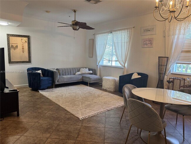 Building Photo - 3152 N Greenleaf Cir