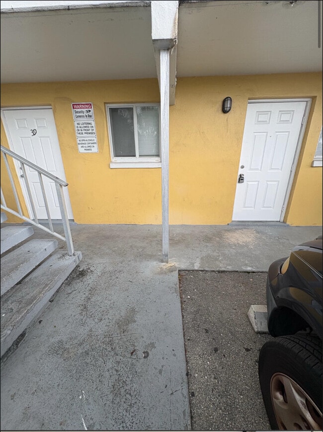 Building Photo - 1501 Crescent Cir