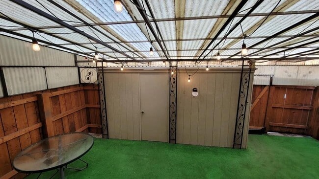 Building Photo - 9209 E Nassau Ave