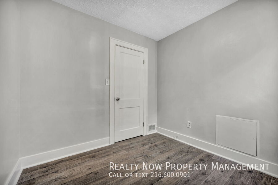 Building Photo - 3241 Sycamore Rd