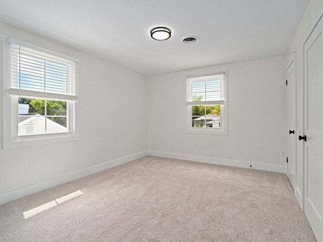 Building Photo - Completely Renovated 2BR, 1.5BA Duplex in West Nashville!