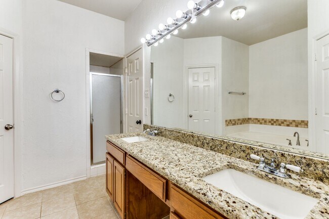 Building Photo - 8434 Golf Club Cir