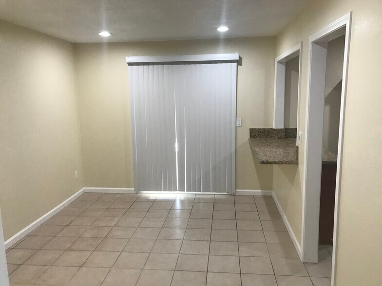Building Photo - 7881 Hyssop Dr