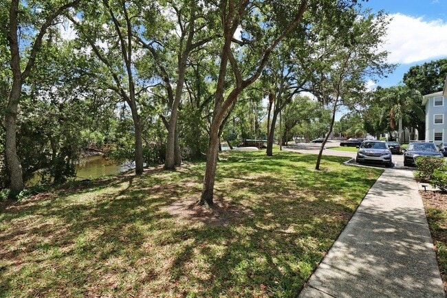 Building Photo - 7127 Waterside Dr