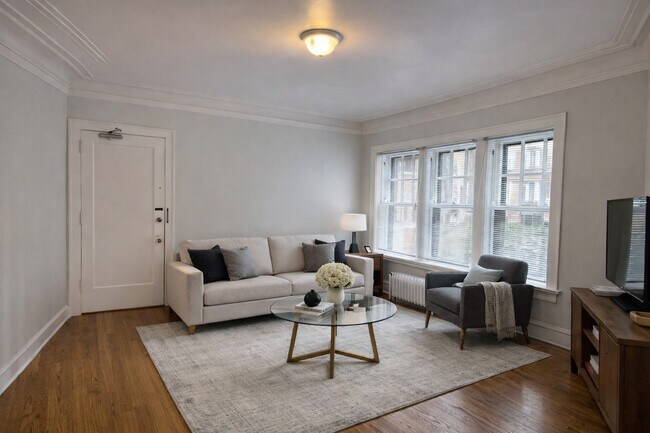 Building Photo - 618 1/2 Sheridan Rd