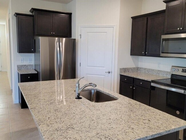 Building Photo - 5084 Stokes Wy